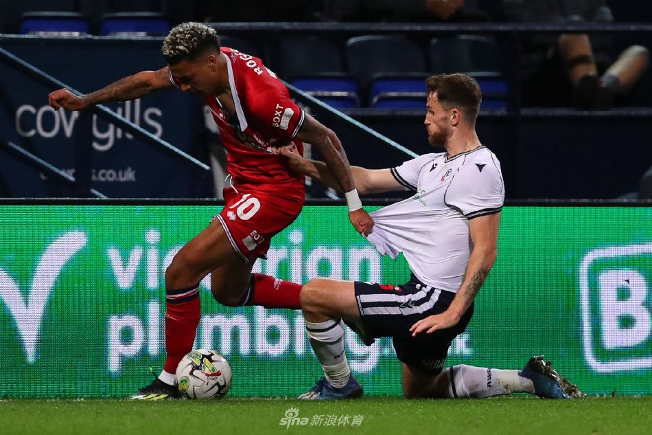 在击球瞬间 在击球瞬间